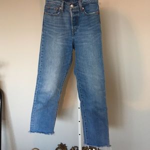 Levi’s Cropped Jeans